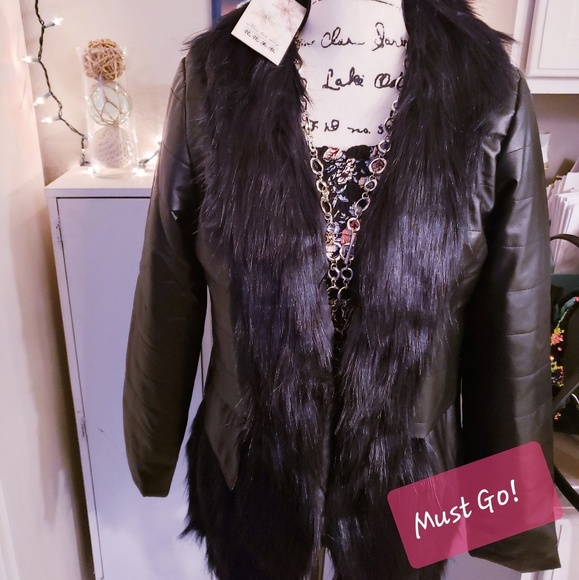 Jackets & Blazers - ❤NWT Black Faux Fur Coat❤